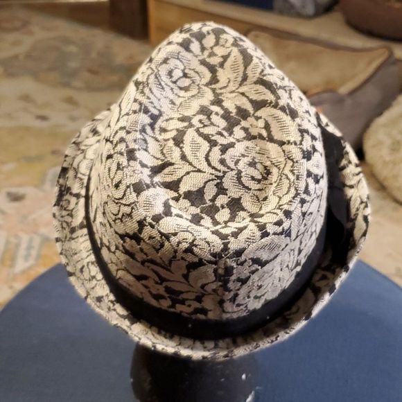 Trends Black Gray & RDescriptionMade from paperoses Print Black Band Fedora Hat - Picture 5 of 7